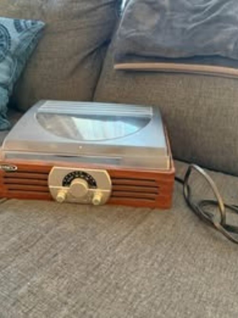 Jensen JTA-230 3-Speed Stereo Turntable with Radio – Wood Finish